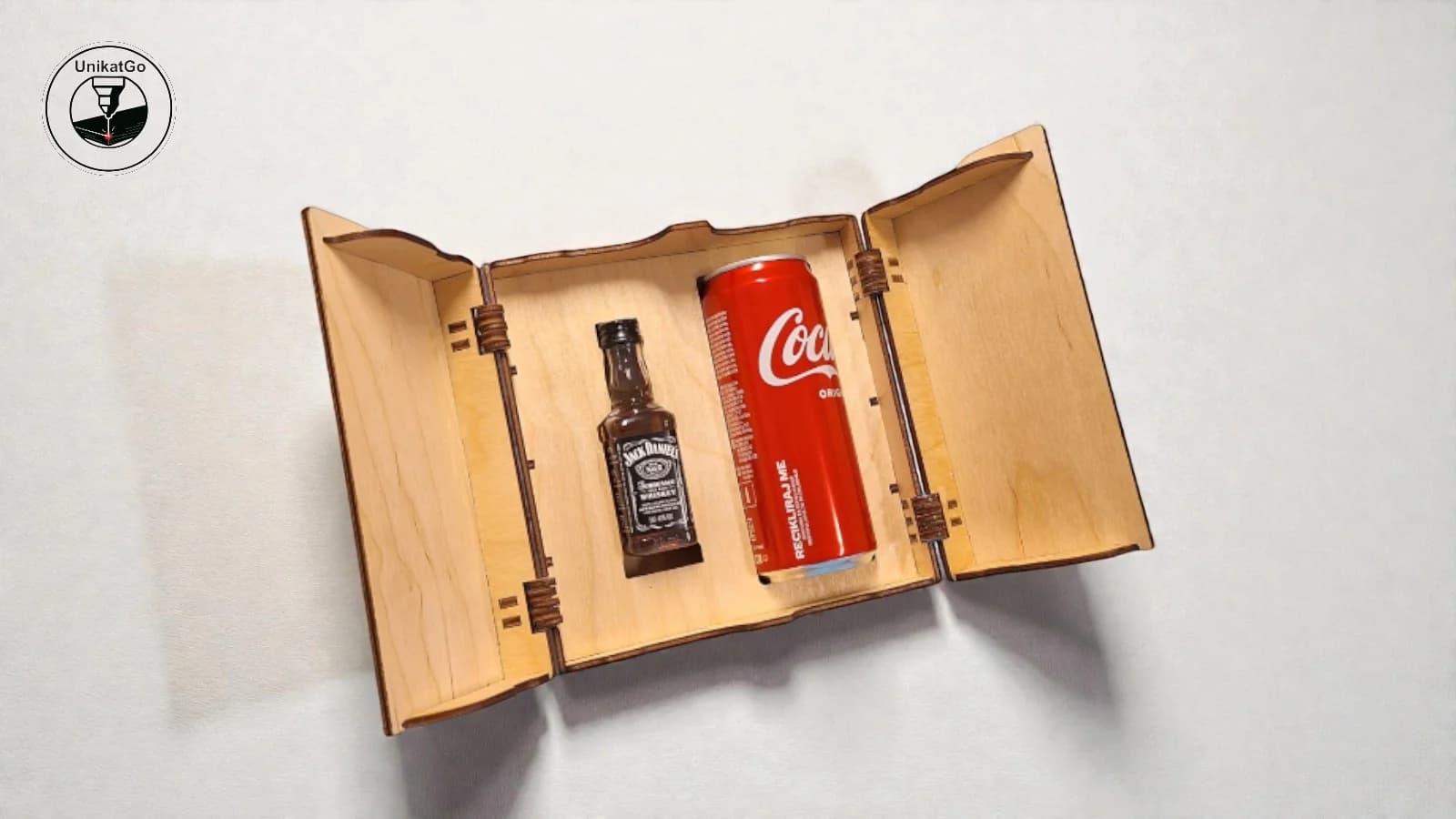 Darilna Škatla "In Case of Emergency" – Mini Bar za Hiter S.O.S. - UnikatGo - unikatna darila - unikatna darila, graviranje po meri, lasersko graviranje